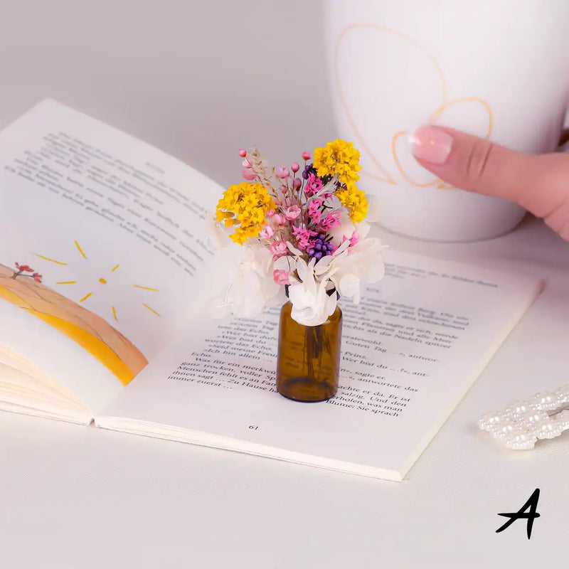 kleines Blumenbouqet / mit Vase in Geschenkbox / Variante A