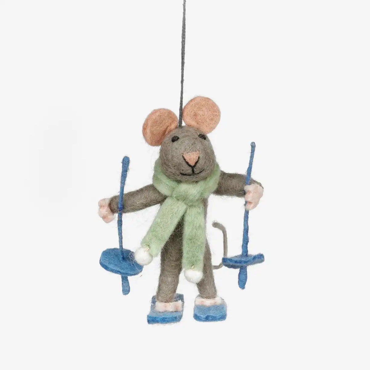 Weihnachtsbaumdeko-aus-Filz-zumAnhaengen-Figur-Skifahrerin-Silvia-vor-grauem-hintergrund-2