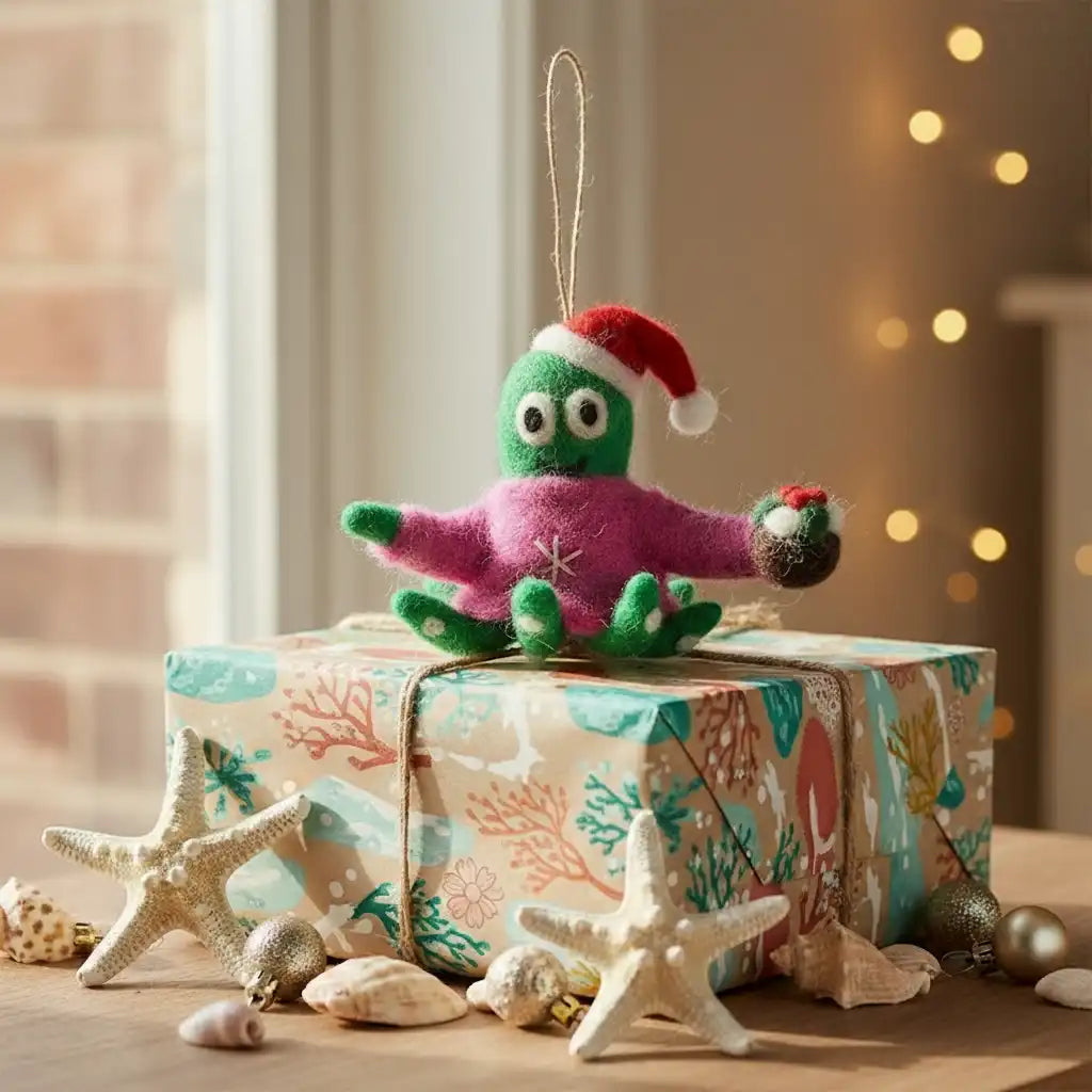 Weihnachtsbaumdeko-aus-Filz-zumAnhaengen-Figur-timmy-theoktopus-ansicht-ambient-2