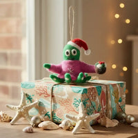 Weihnachtsbaumdeko-aus-Filz-zumAnhaengen-Figur-timmy-theoktopus-ansicht-ambient-2