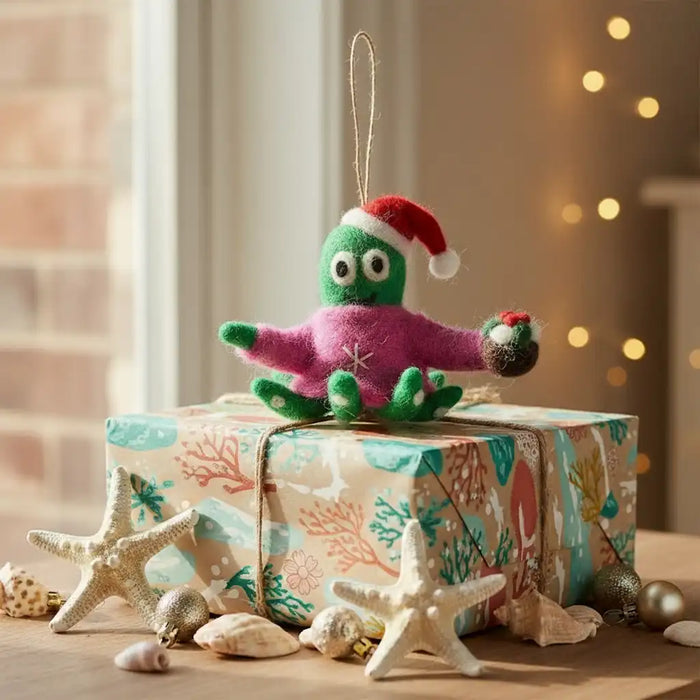 Weihnachtsbaumdeko-aus-Filz-zumAnhaengen-Figur-timmy-theoktopus-ansicht-ambient-2