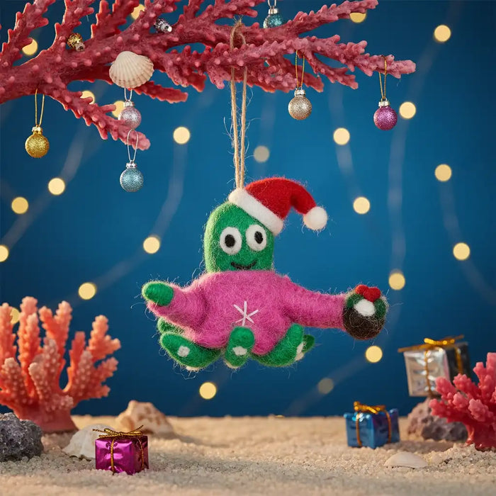 Weihnachtsbaumdeko-aus-Filz-zumAnhaengen-Figur-timmy-theoktopus-ansicht-ambient