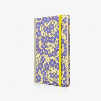 Wochenplaner-12x16_5cm-spaltenaufteilung-Cover-Chiyogami-Motiv-Bogen-628C-Blumen-cream-purple-ivory-seitlich-vorn