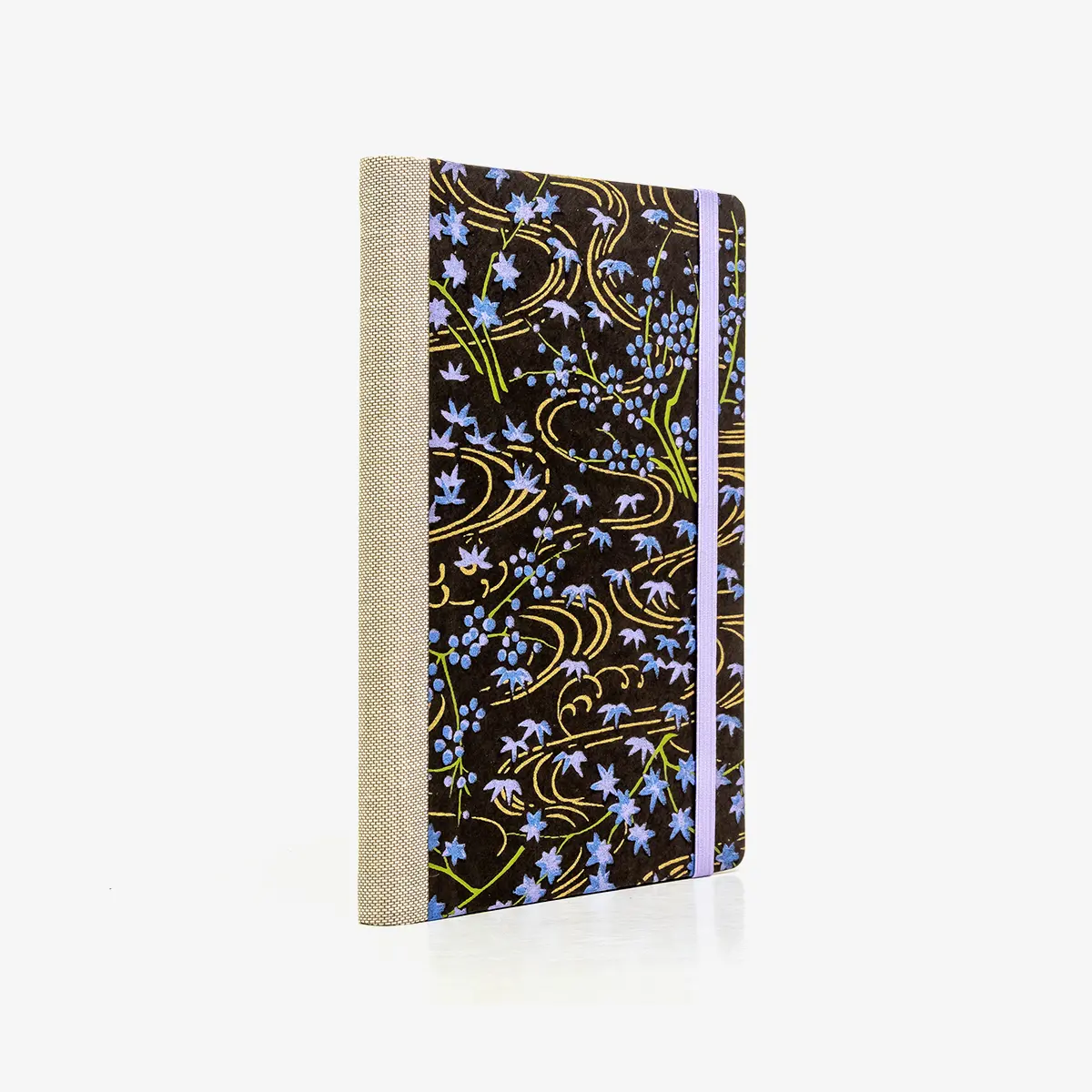 Wochenplaner-12x16_5cm-spaltenaufteilung-Cover-Chiyogami-Motiv-Flusslandschaft-Flieder-auf-schwarz-seitlich-von-hinten