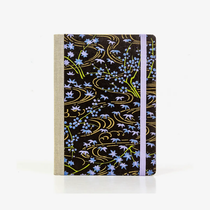 Wochenplaner-12x16_5cm-spaltenaufteilung-Cover-Chiyogami-Motiv-Flusslandschaft-Flieder-auf-schwarz