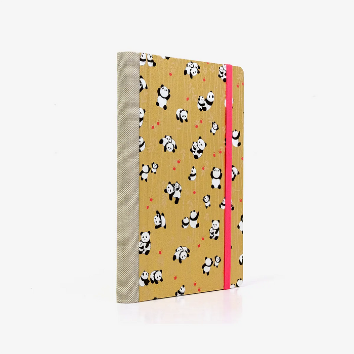 Wochenplaner-12x16_5cm-spaltenaufteilung-Cover-Chiyogami-Motiv-Panda-auf-Gold-seitlich-hinten