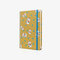 Wochenplaner-12x16_5cm-spaltenaufteilung-Cover-Chiyogami-Motiv-Winkekatze-auf-Gold-seitlich-von-vorn