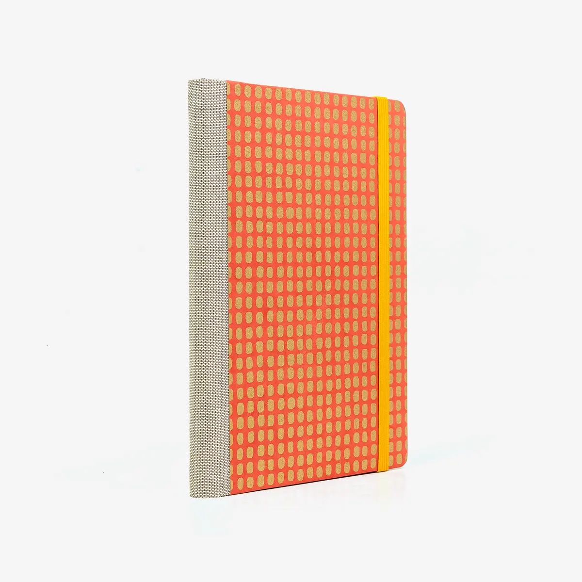 Wochenplaner-12x16_5cm-spaltenaufteilung-Cover-Chiyogami-Motiv-goldene-Vierecke-auf-peachy-seitlich-von-hinten