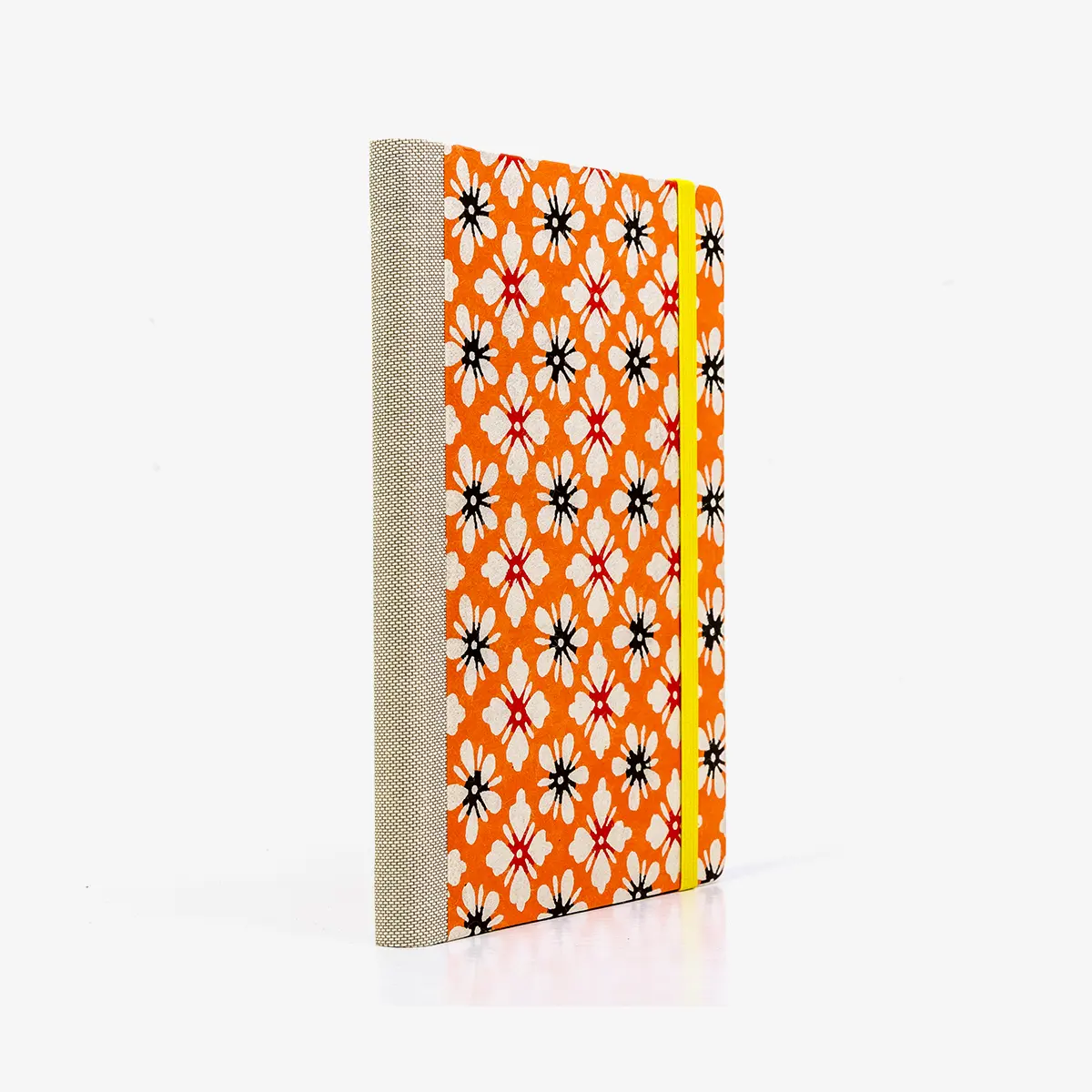 Wochenplaner-12x16_5cm-spaltenaufteilung-Cover-KAtazome-Shi-Motiv-Blumen-auf-Orange-seitlich-von-hinten