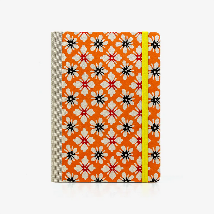 Wochenplaner-12x16_5cm-spaltenaufteilung-Cover-KAtazome-Shi-Motiv-Blumen-auf-Orange