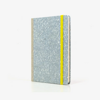 Wochenplaner-12x16_5cm-spaltenaufteilung-Cover-Lokta-papier-Motiv-Krikel-Krakel-auf-milden-blau-deitlich-vorn