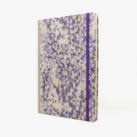 Wochenplaner-17x24cm-cover-Chiyogami-Motiv-Blumenwiese-flieder-seitlich-von-vorn