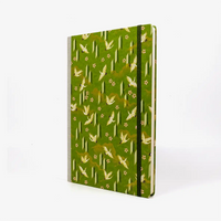 Wochenplaner-17x24cm-cover-Chiyogami-Motiv-Kraniche-weiss-auf-gruen-seitlich-von-vorn