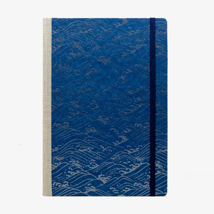 Wochenplaner-17x24cm-cover-Chiyogami-Motiv-NAmi-silber-auf-blau-von-vorn