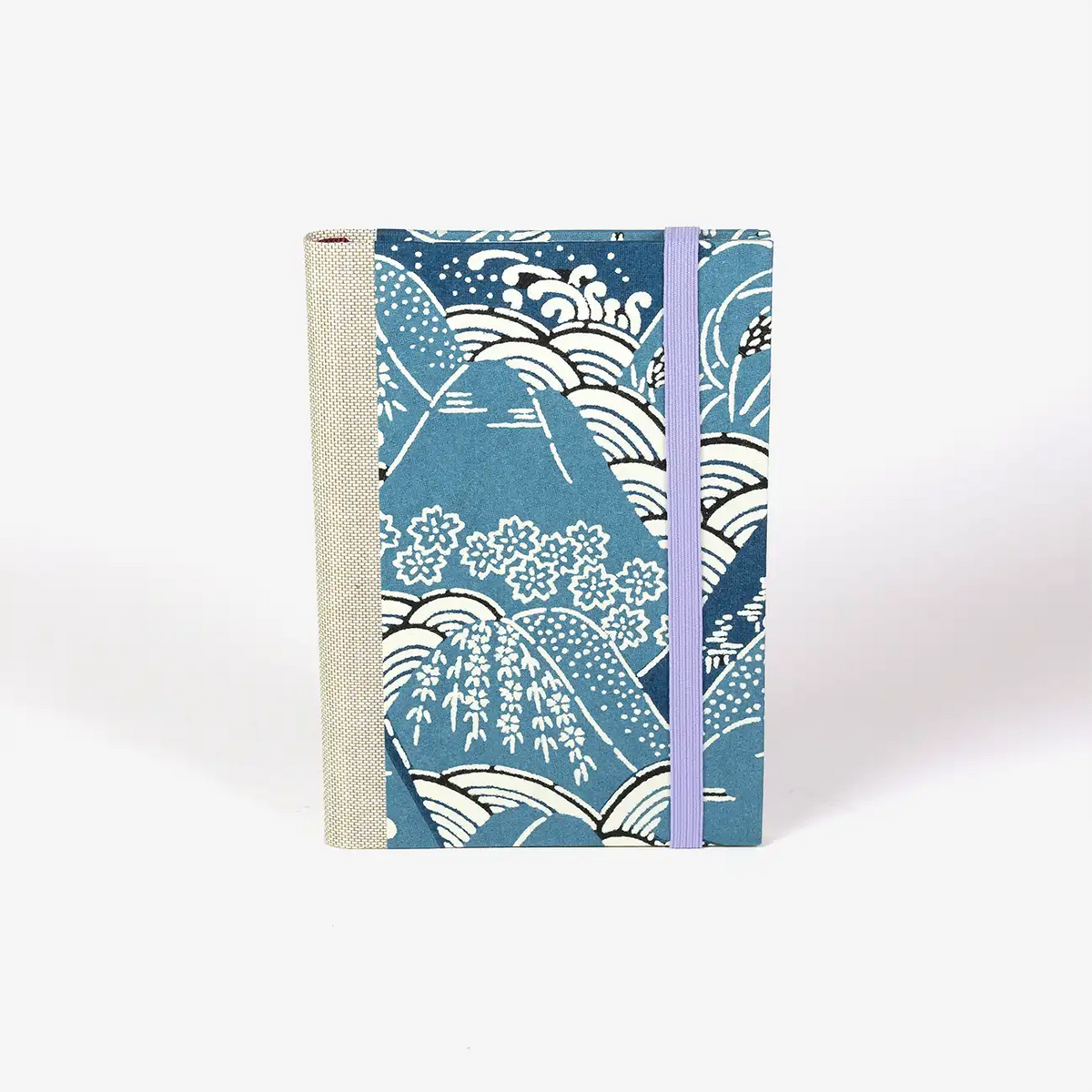 Wochenplaner-2026-blaupause-format-9x13cm-bezogen-mit-KAtazome-shi-Berge-blau-Produktansicht-cover-vorn