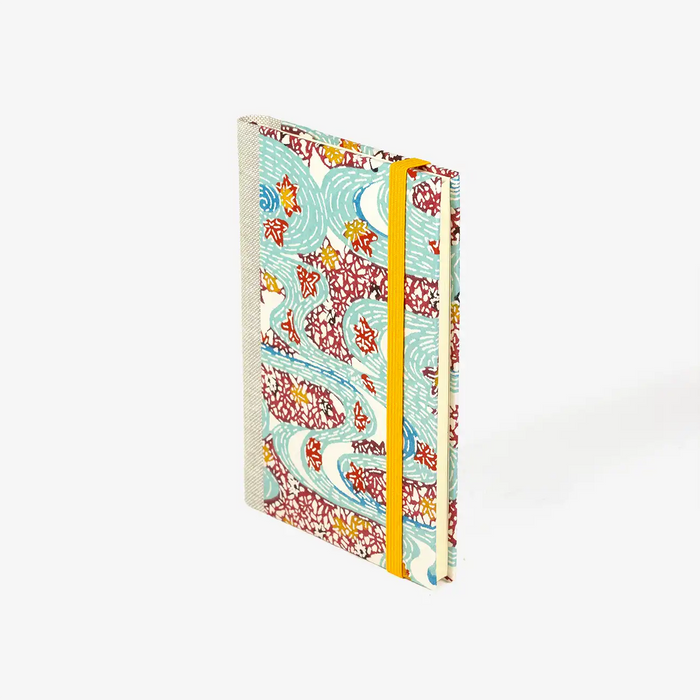 Wochenplaner-2026-blaupause-format-9x13cm-bezogen-mit-KAtazome-shi-wasser-blau-Produktansicht-cover-seitlich-vorn