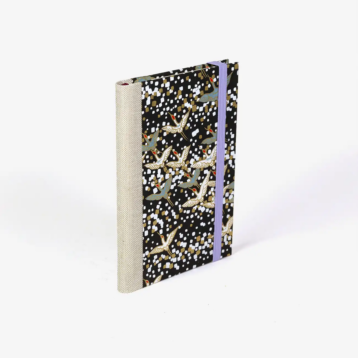 Wochenplaner-2026-blaupause-format-9x13cm-bezogen-mit-chiyogami-Kraniche-weiss-auf-schwarz-Produktansicht-cover-seitlich-hinten