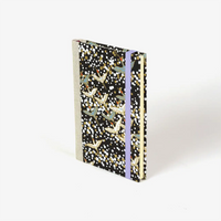 Wochenplaner-2026-blaupause-format-9x13cm-bezogen-mit-chiyogami-Kraniche-weiss-auf-schwarz-Produktansicht-cover-seitlich-vorn