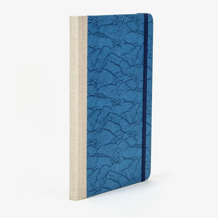 Wochenplaner-A5-2025-Chiyogami-NAmi-Blau-auf-blau-cover-seitlich-hinten