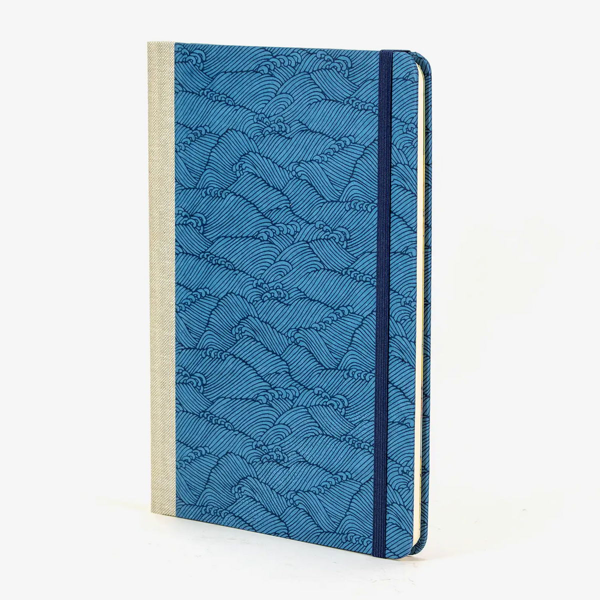Wochenplaner-A5-2025-Chiyogami-NAmi-Blau-auf-blau-cover-seitlich-vorn