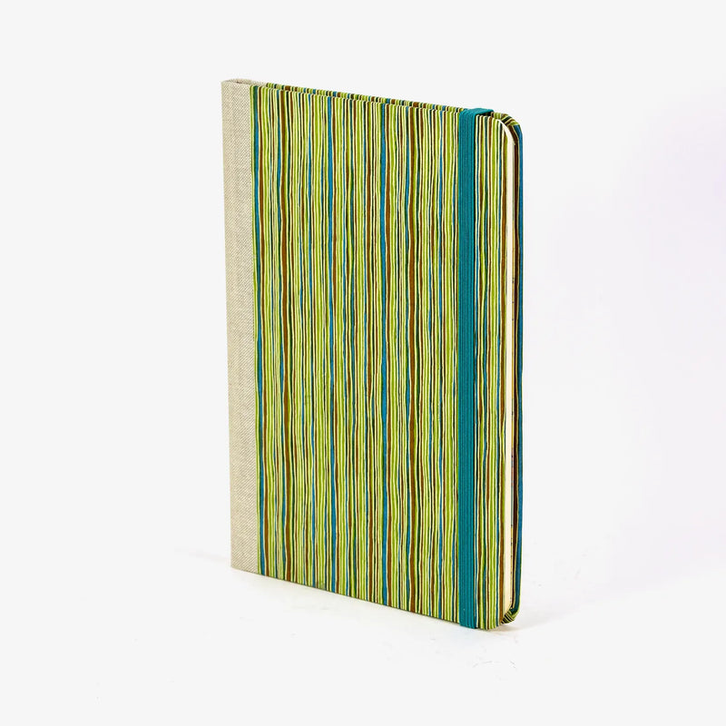 Wochenplaner-A5-2025-Chiyogami-geometrisch-Streifen-gruen-cover-seitlich-vorn-1