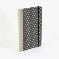 Wochenplaner-A5-2025-Chiyogami-geometrisch-asanohamuster-weiss-schwarz-cover-seitlich-hinten
