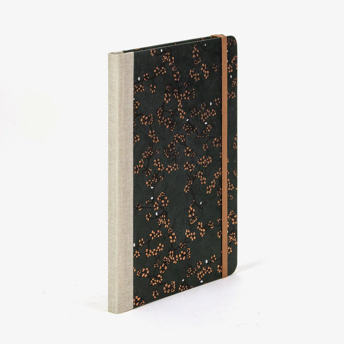 Wochenplaner-A5-2025-Lokta-PApier-Kirschblueten-auf-malachite-cover-seitlich-hinten