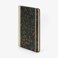 Wochenplaner-A5-2025-Lokta-PApier-Kirschblueten-auf-malachite-cover-seitlich-vorn-1
