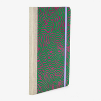 Wochenplaner-A5-2025-Lokta-PApier-lAbyrinth-pink-auf-gruen-cover-seitlich-hinten