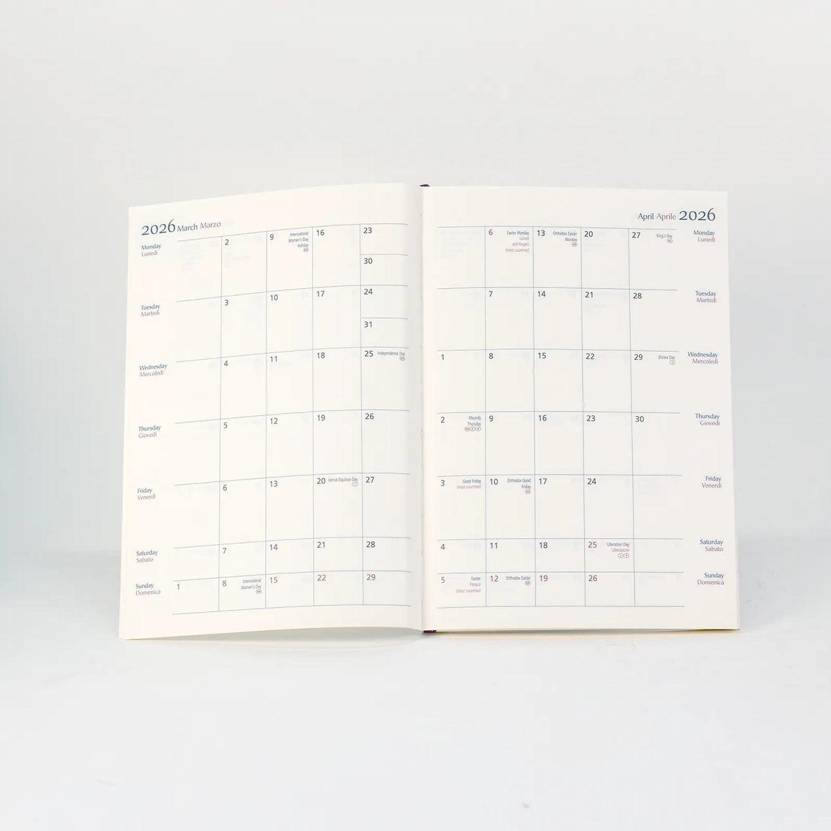 Wochenplaner-A5-2025-Monatsansicht-Buch-aufgeschlagen