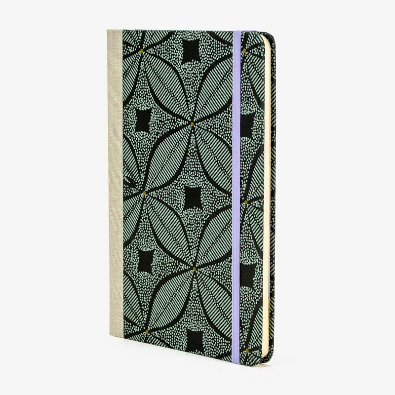 Wochenplaner-A5-2025-recy-Siebdruckpapier-muster-mint-auf-schwarz-cover-seitlich-vorn