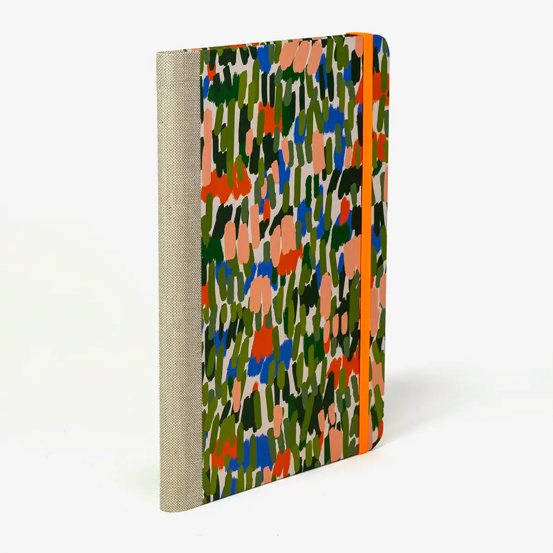 Wochenplaner-A5-fuer-2026-Einband-aus-Offsetpapier-wrap-Meadow-produktansicht-seitlich-von-hinten