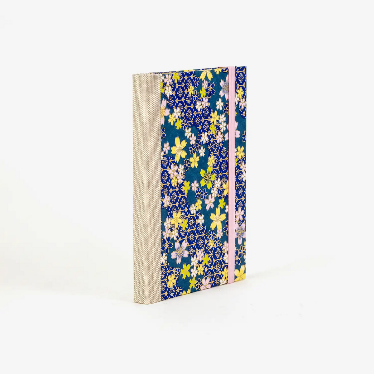 Wochenplaner-A6-2025-Chiyogami-Floral-Traditional-Flower-Pattern-blue-n01-cover-ansicht-seitlich-hinten