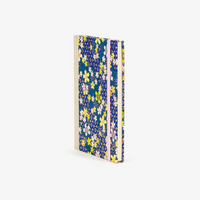 Wochenplaner-A6-2025-Chiyogami-Floral-Traditional-Flower-Pattern-blue-n01-cover-ansicht-seitlich-vorn