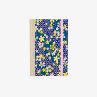 Wochenplaner-A6-2025-Chiyogami-Floral-Traditional-Flower-Pattern-blue-n01-cover-ansicht-vorn