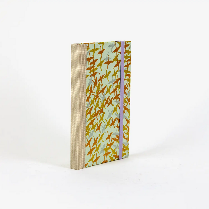 Wochenplaner-A6-2025-Chiyogami-Kraniche-gold-kupfer-silber-auf-mint-cover-ansicht-seitlich-hinten