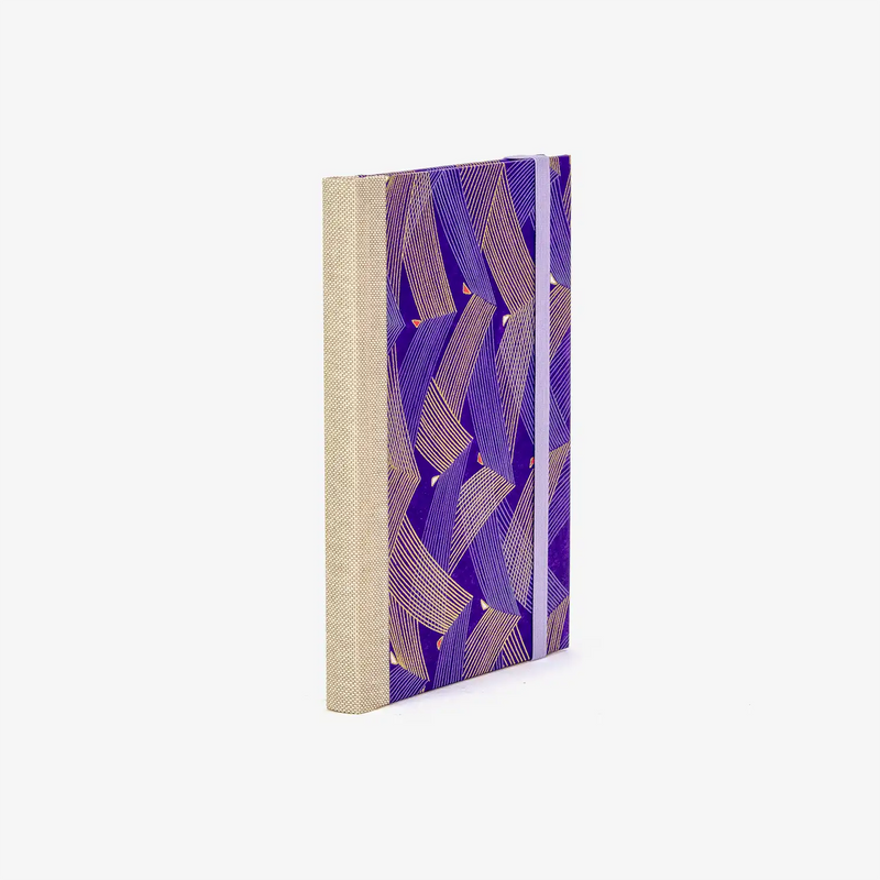 Wochenplaner-A6-2025-Chiyogami-Saitenspiel-purple-cover-ansicht-seitlich-hinten