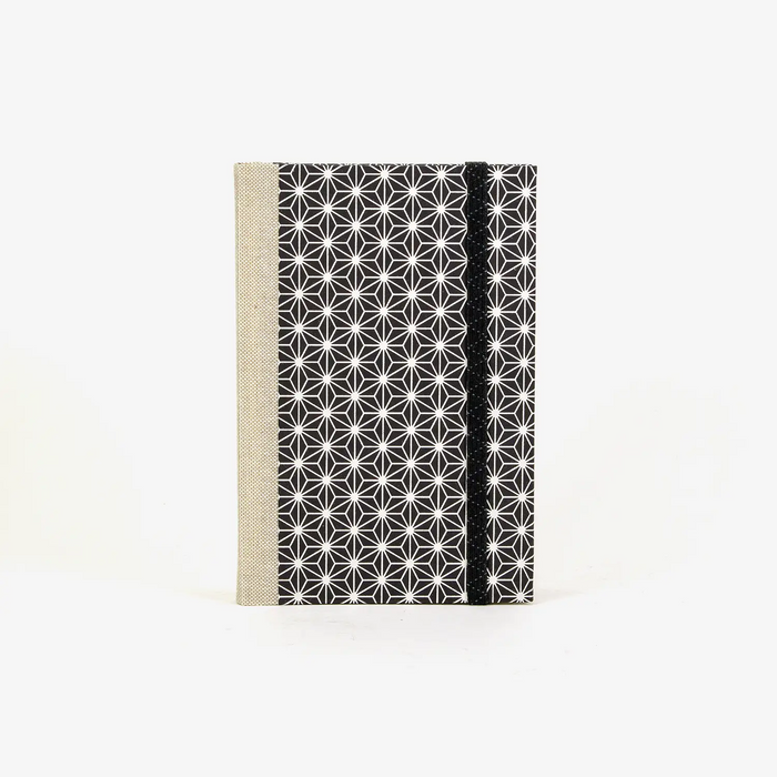 Wochenplaner-A6-2025-Chiyogami-asanoha-weiss-auf-schwarz-cover-ansicht-vorn