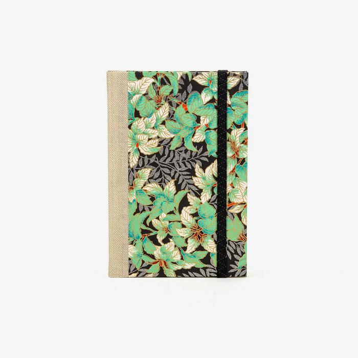 Wochenplaner-A6-2025-Chiyogami-blumenornamet-gruen-silber-auf-schwarz-cover-ansicht-vorn