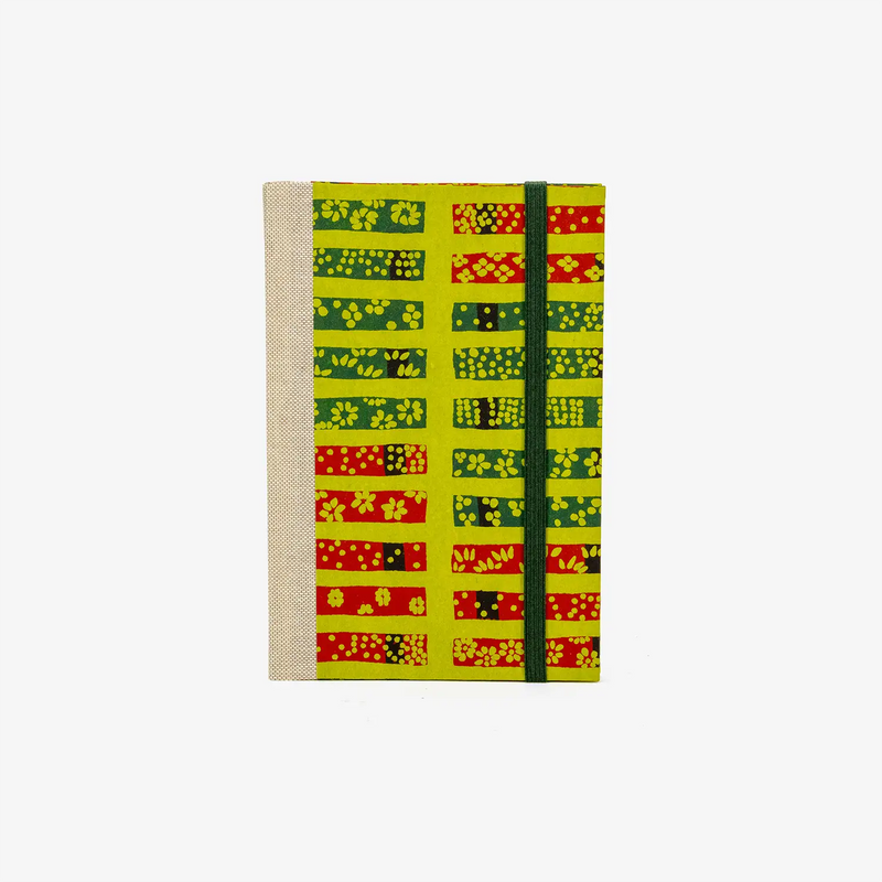 Wochenplaner-A6-2025-Katazome-Shi-gefuellte-Flaechen-auf-gruen-no2-cover-ansicht-vorn
