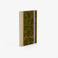 Wochenplaner-A6-2025-Loktapapier-blumenornament-braun-auf-gruen-cover-ansicht-seitlich-hinten