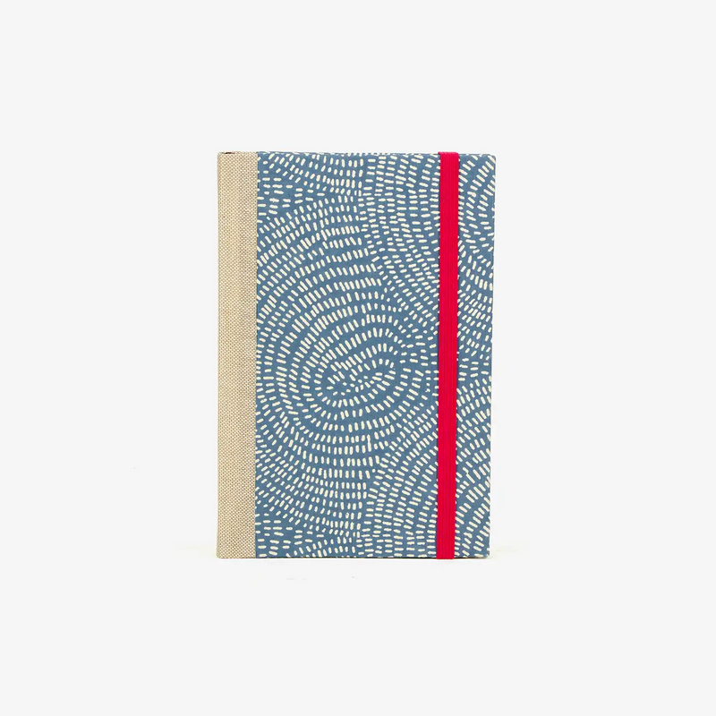Wochenplaner-A6-2025-Siebdruckpapier-dots-ornament-blau-cover-ansicht-vorn