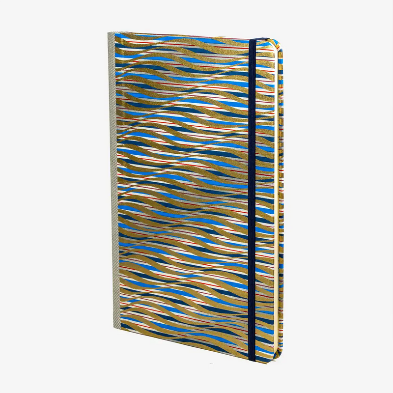 Wochenplaner-Format-17x24cm-2026_chiyogami-striche-gewellt-blu-gold-rot-cover-seitlich-hinten