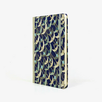 Wochenplaner-Format-A5-cover-Chiyogami-papier-Motiv-Kraniche-weiss-grau-blau-cover-seitlich-von-vorn