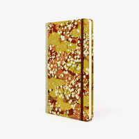 Wochenplaner-Format-A5-cover-Chiyogami-papier-Motiv-Sakura-ueber-goldenen-Wolken-cover-seitlich-von-vorn