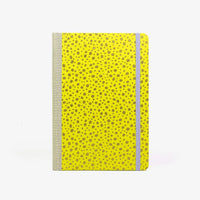 Wochenplaner-Format-A5-cover-Chiyogami-papier-Motiv-golden-Polkadots-auf-auf-neongruengelb-cover-von-vorn