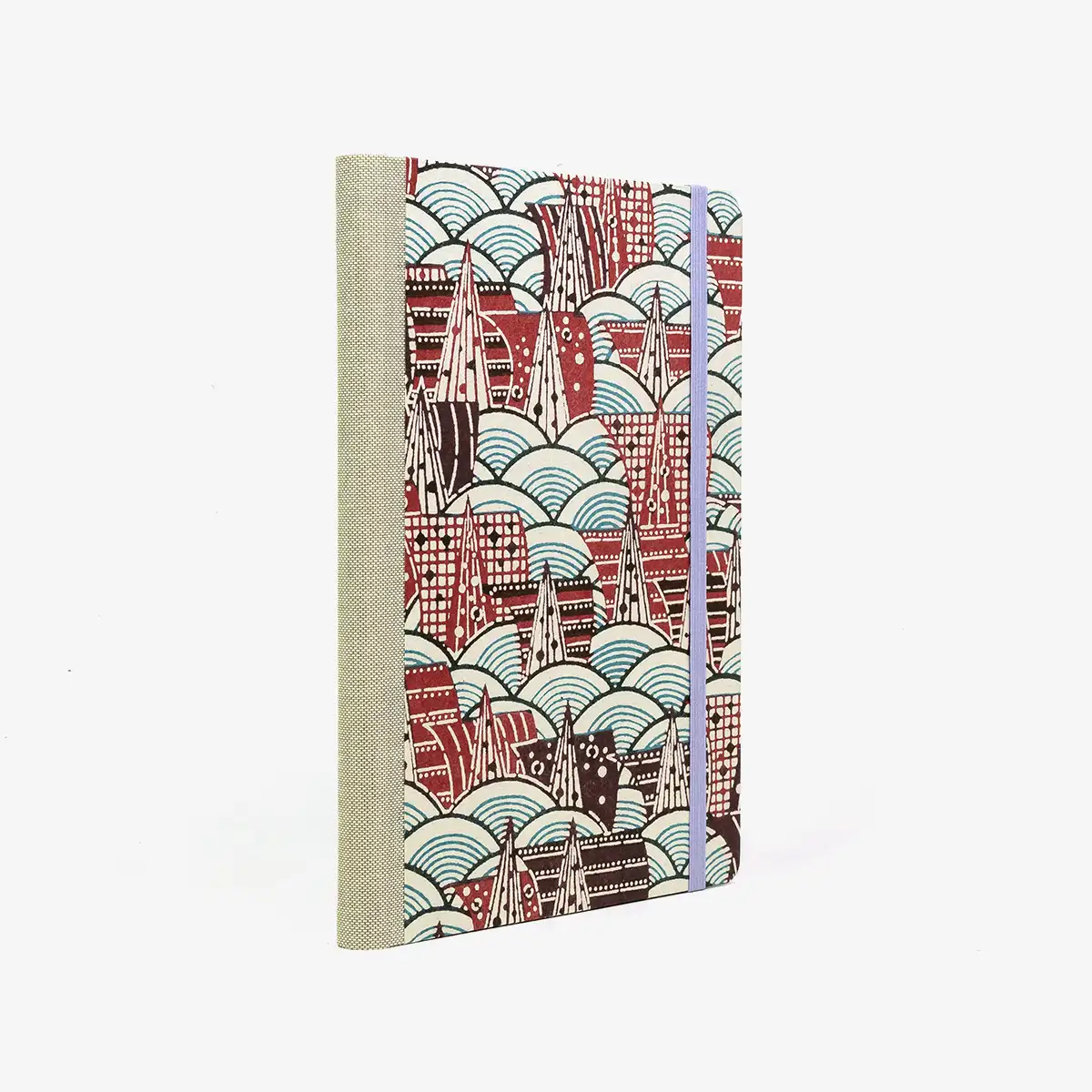Wochenplaner-Format-A5-cover-Katazome-Shi-papier-Motiv-Stadt-in-den-Bergen-blau-rot-cover-seitlich-von-hinten