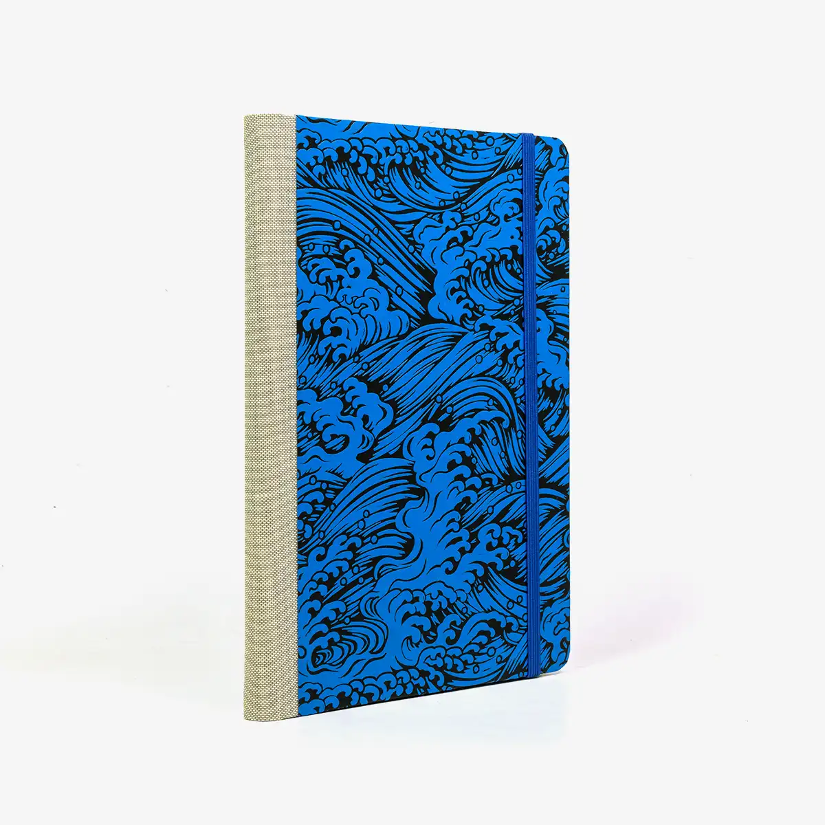 Wochenplaner-Format-A5-cover-Lackpapier-Motiv-Nami-Welle-Blau-auf-schwarz-cover-seitlich-von-hinten