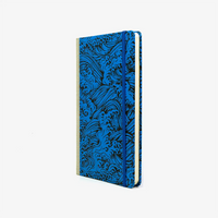 Wochenplaner-Format-A5-cover-Lackpapier-Motiv-Nami-Welle-Blau-auf-schwarz-cover-seitlich-von-vorn