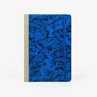 Wochenplaner-Format-A5-cover-Lackpapier-Motiv-Nami-Welle-Blau-auf-schwarz-cover-von-vorn
